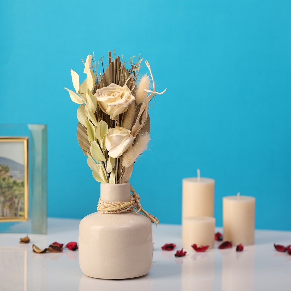 Lea Dried Yellow Delight small vase image