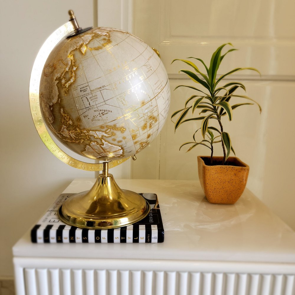 Zaire Laminated White Globe image